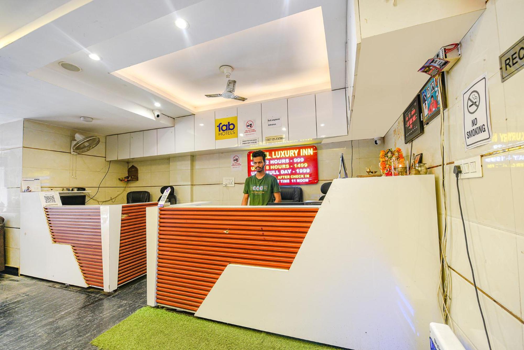 Fabhotel Luxury Inn Near Adarsh Nagar Metro デリー エクステリア 写真