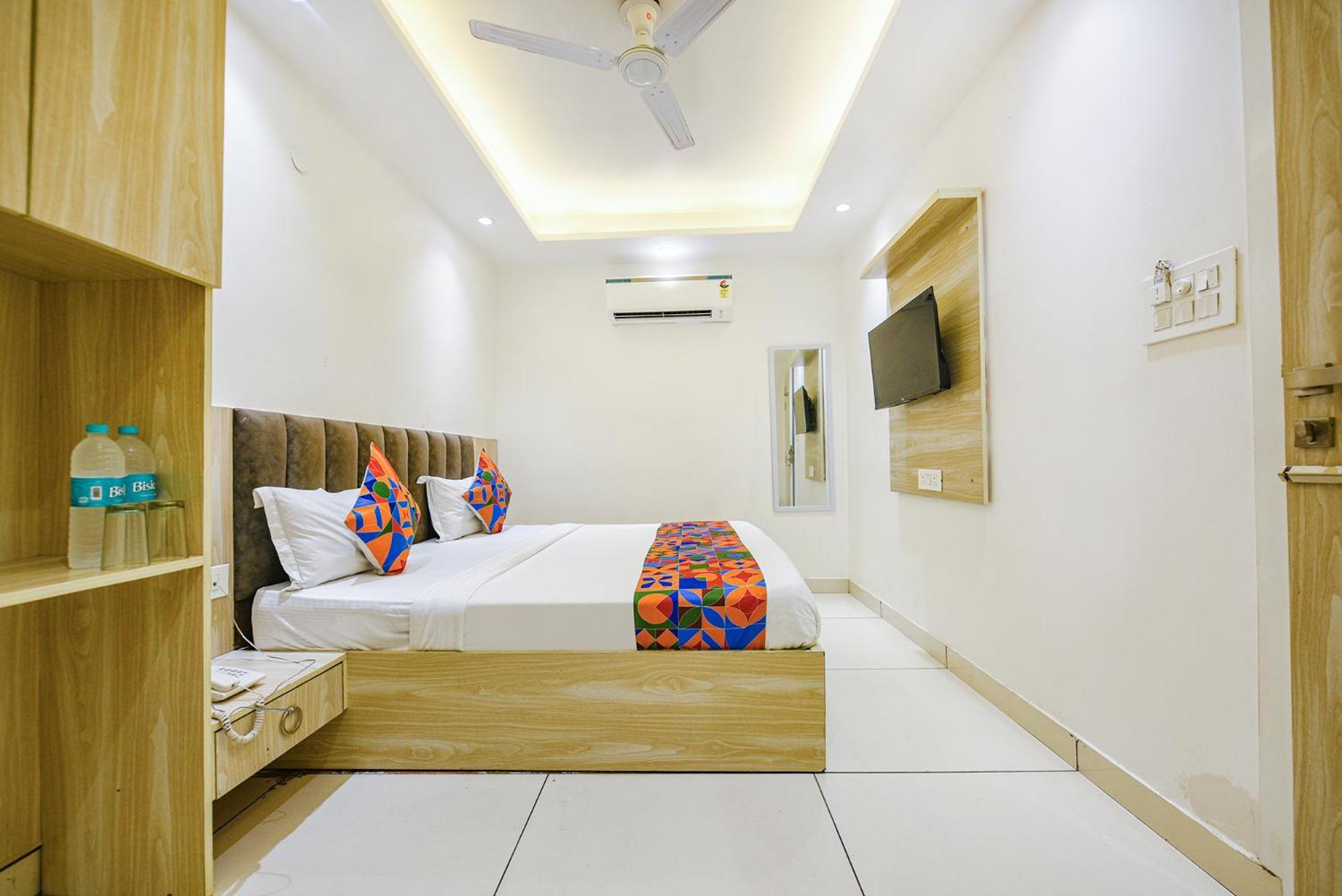 Fabhotel Luxury Inn Near Adarsh Nagar Metro デリー エクステリア 写真