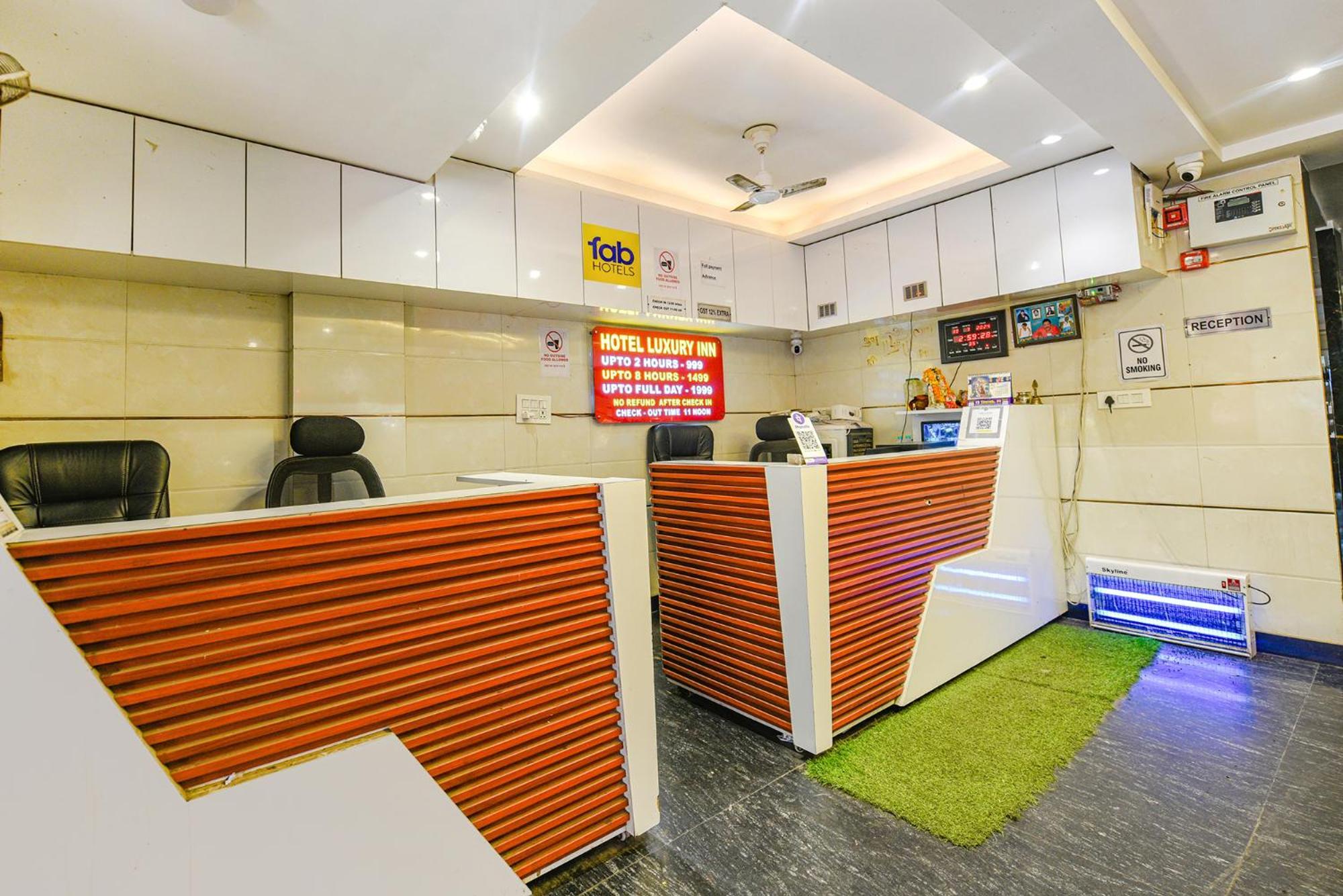 Fabhotel Luxury Inn Near Adarsh Nagar Metro デリー エクステリア 写真