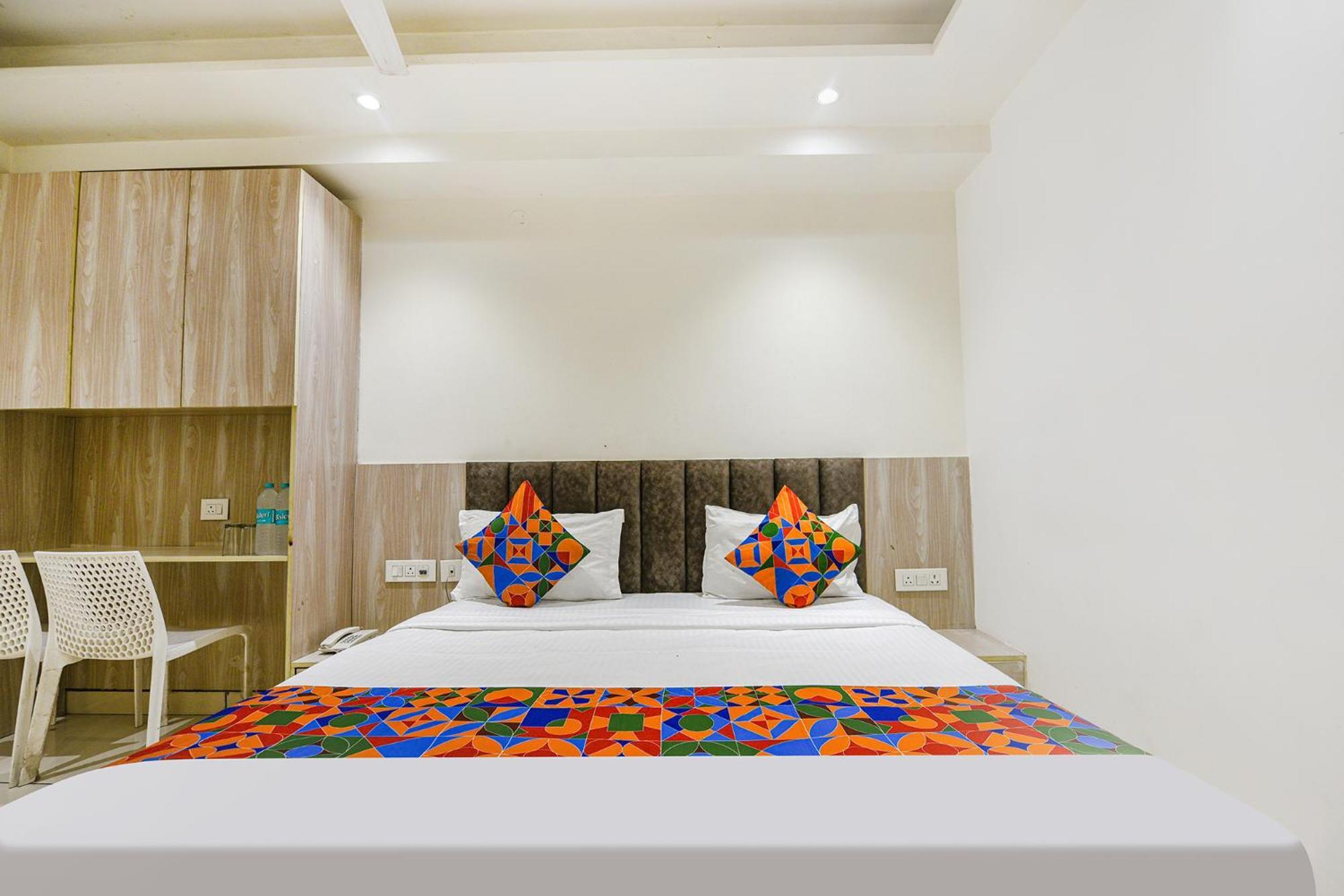 Fabhotel Luxury Inn Near Adarsh Nagar Metro デリー エクステリア 写真